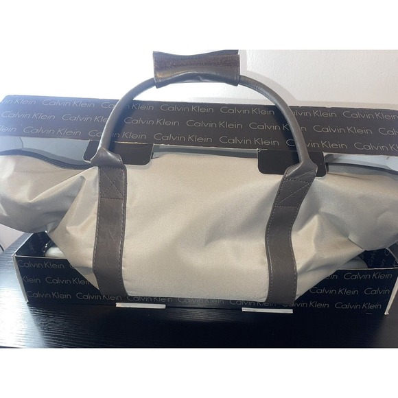 Calvin Klein Gray XL Weekender Duffle Bag w/ Straps & Handles, Travel Bag, Tote - Picture 12 of 15